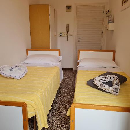 Hotel Marconi Miramare Rimini Eksteriør billede
