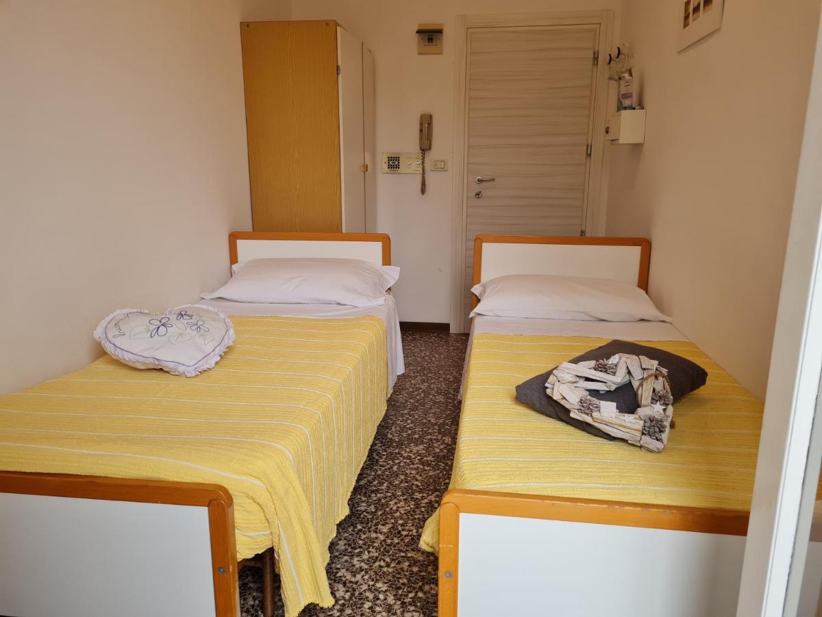 Hotel Marconi Miramare Rimini Eksteriør billede