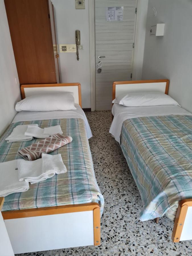 Hotel Marconi Miramare Rimini Eksteriør billede