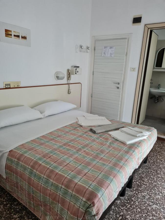 Hotel Marconi Miramare Rimini Eksteriør billede