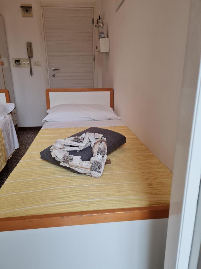 Hotel Marconi Miramare Rimini Eksteriør billede