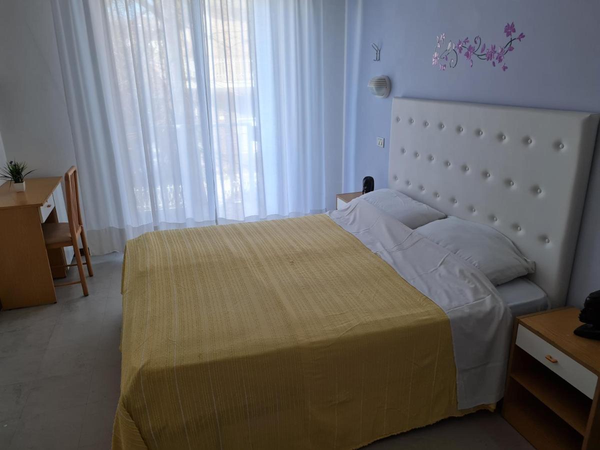Hotel Marconi Miramare Rimini Eksteriør billede