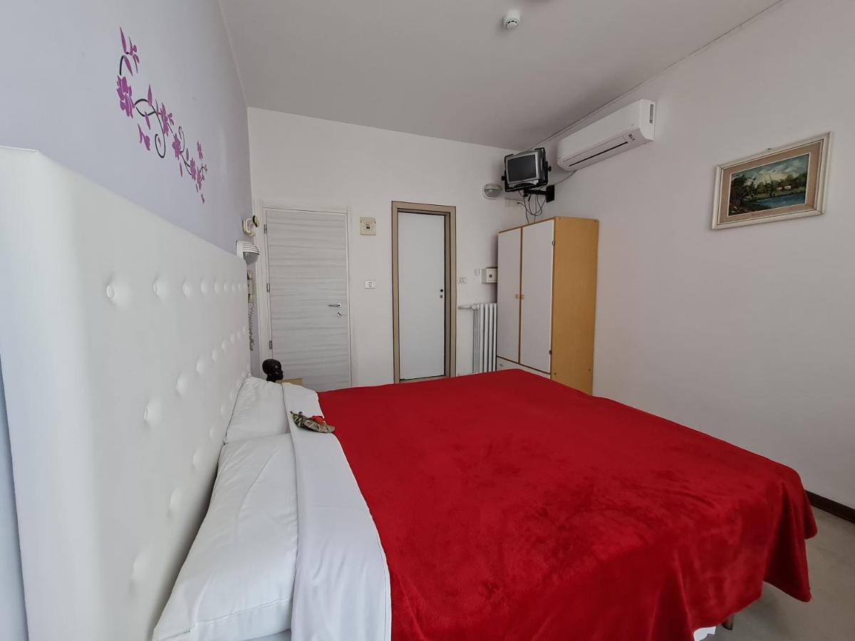Hotel Marconi Miramare Rimini Eksteriør billede