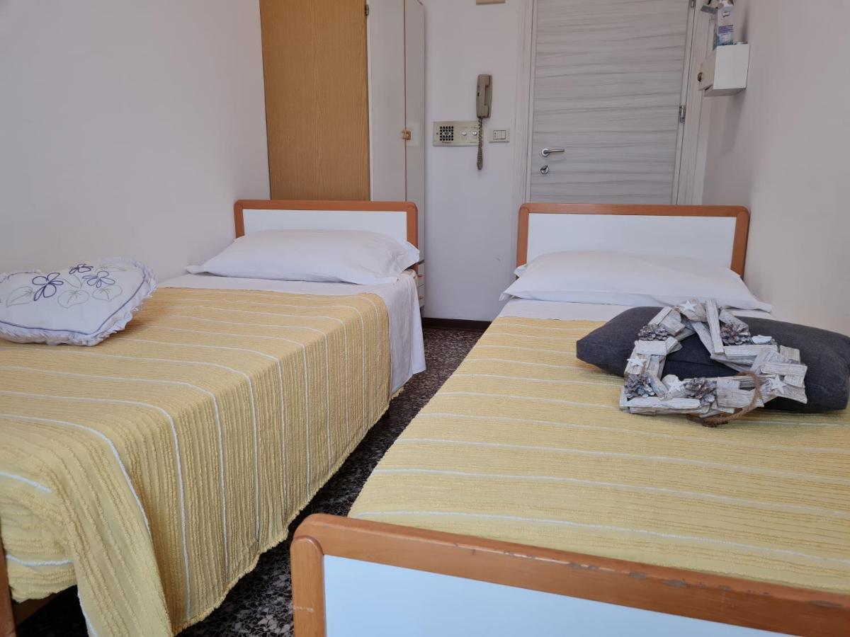 Hotel Marconi Miramare Rimini Eksteriør billede