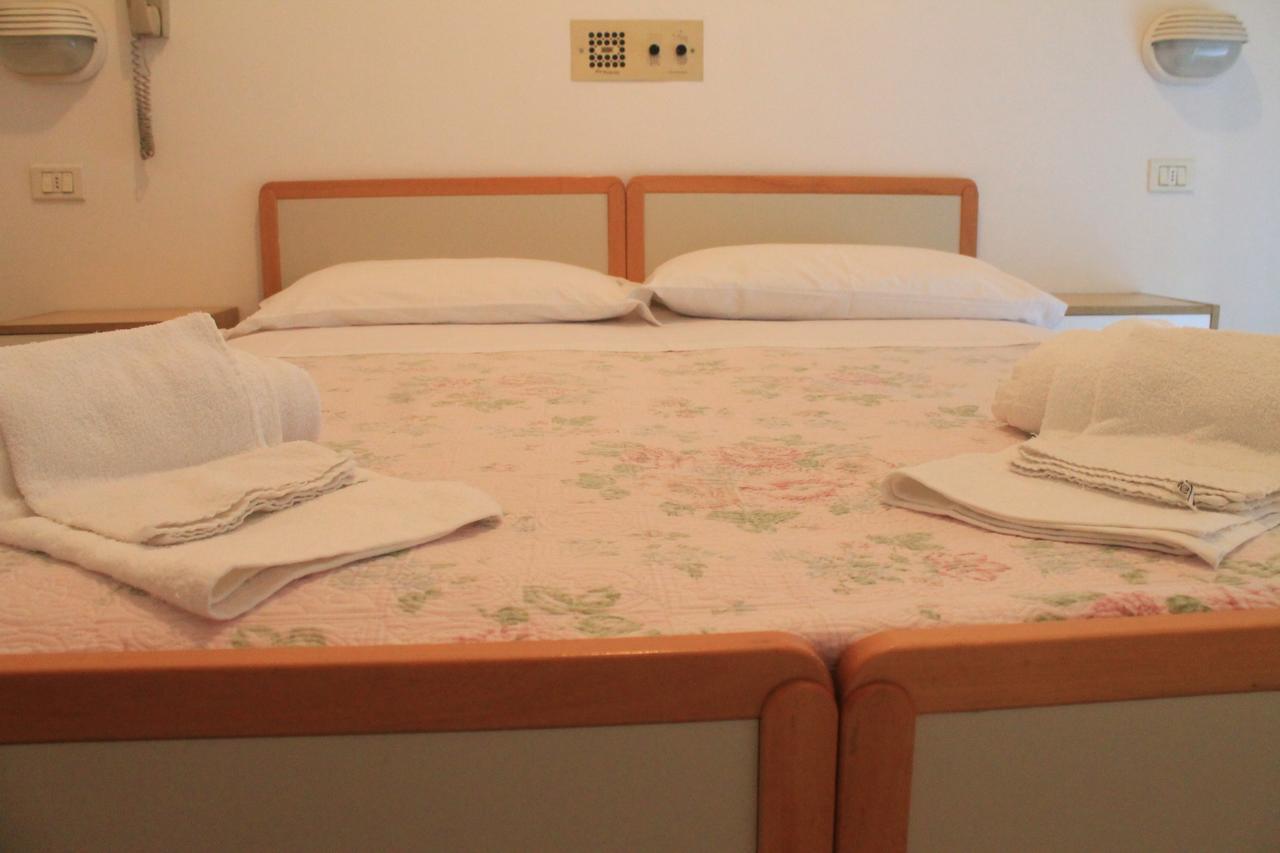 Hotel Marconi Miramare Rimini Eksteriør billede
