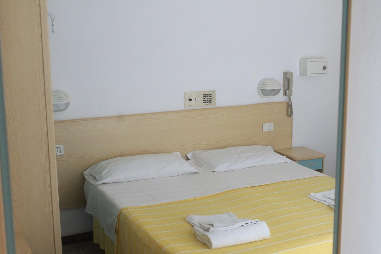 Hotel Marconi Miramare Rimini Eksteriør billede