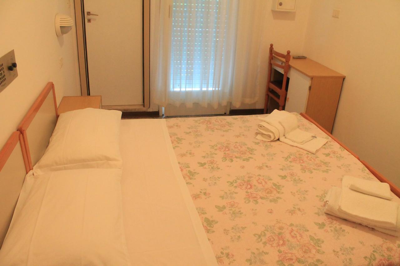 Hotel Marconi Miramare Rimini Eksteriør billede