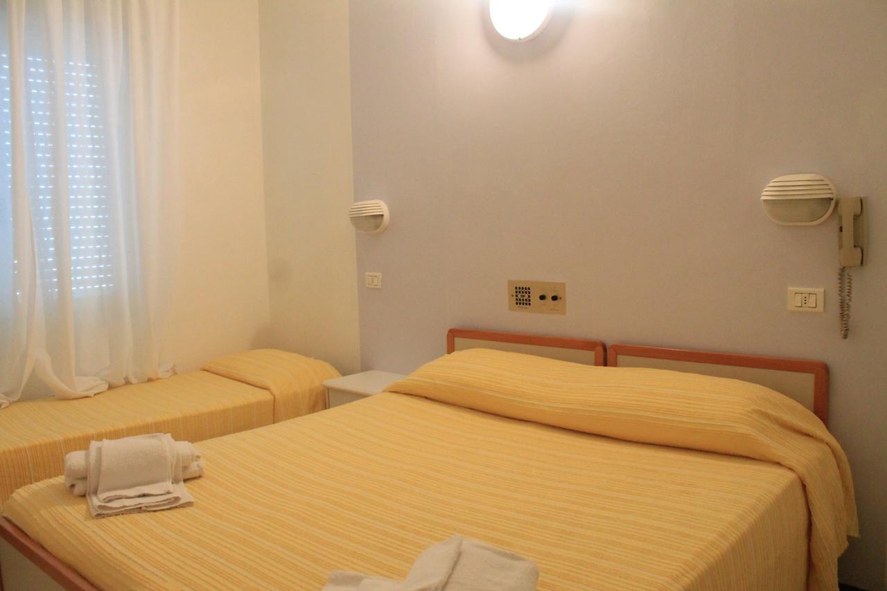 Hotel Marconi Miramare Rimini Eksteriør billede